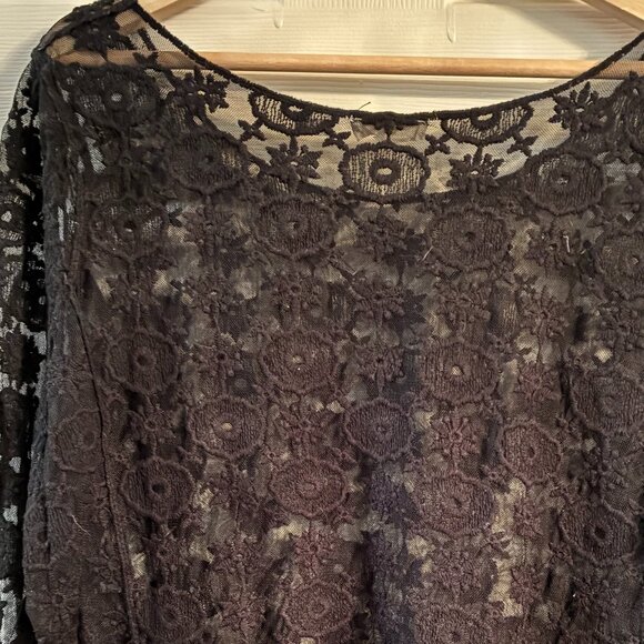 Capri Black Lace Top - EUC - Picture 6 of 9